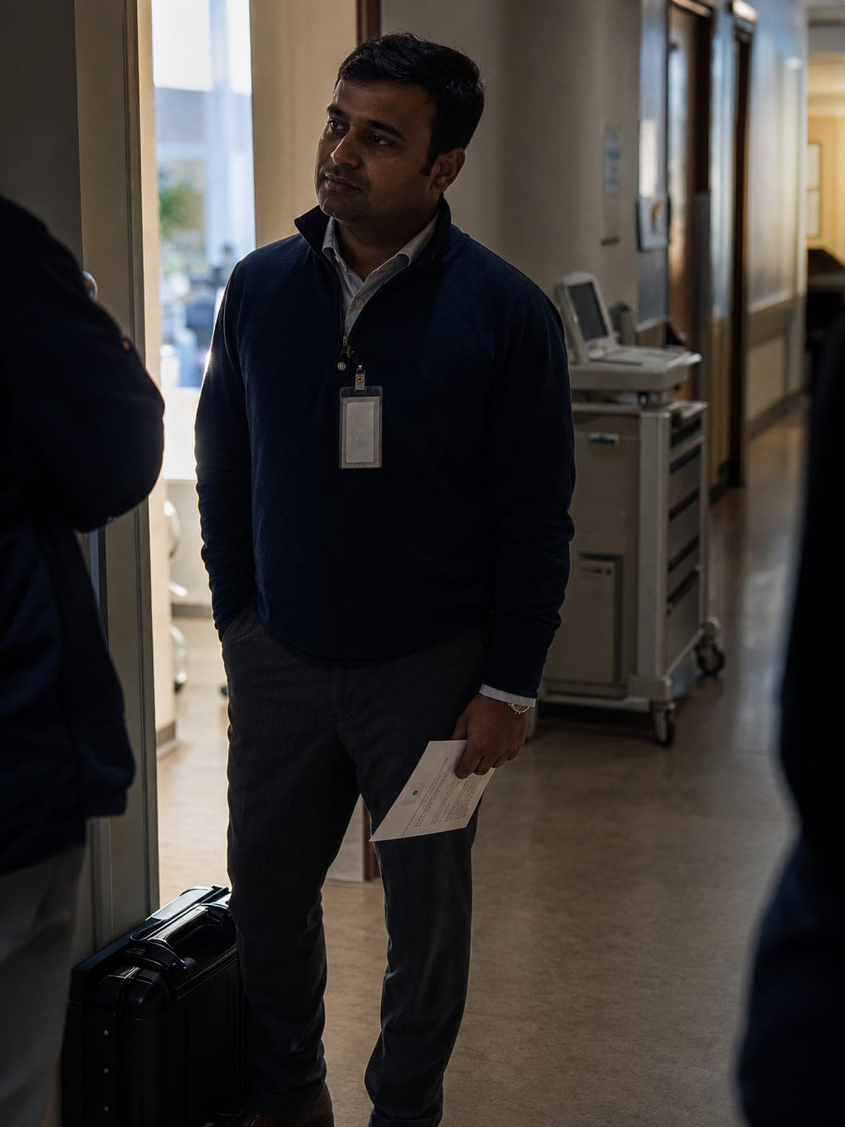 Device rep in a clinic corridor